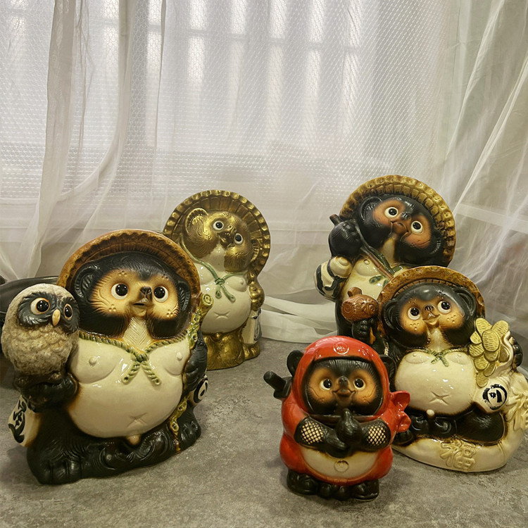 Japanese Original Imported Handmade Earthenware Ornaments to Attract Wealth and Good Luck, Civet Cat Ornaments, Japanese Food Store Ornaments