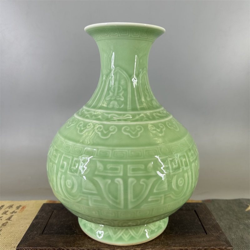 中国古美術 清・乾隆 豆青釉 鶴の措金銅嵌扁瓶 花瓶 古陶磁 時代物 中国古美術 清・乾隆 豆青釉 鶴の措金銅嵌扁瓶 花瓶 古陶磁 時代物
