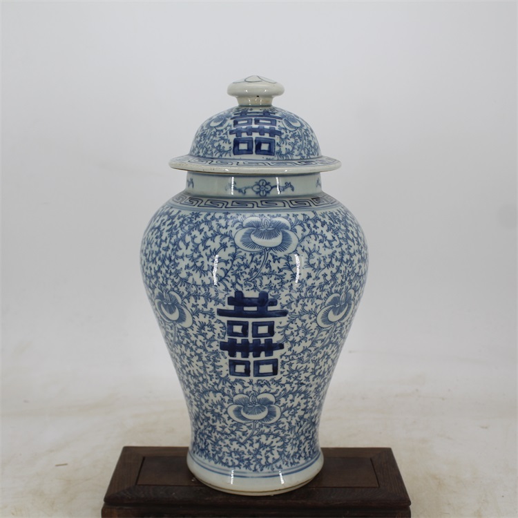 Qing blue and white peony wrapped branch double happiness general jar antique antique classical blue and white porcelain decoration antique porcelain collection