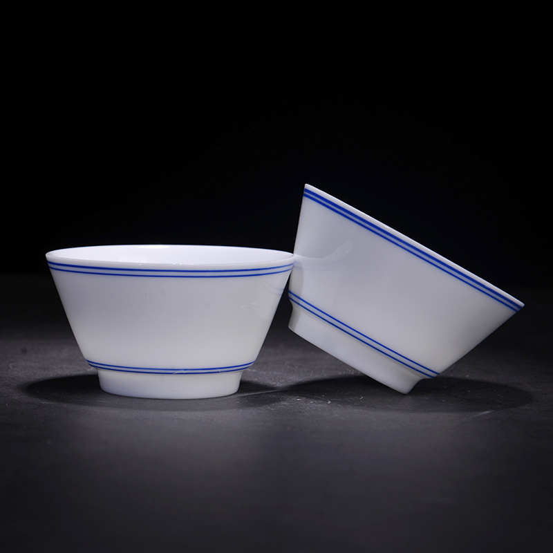 Blue and white small sample tea cup of jingdezhen ceramic cup two kung fu tea master cup single CPU meditation cup of white wine cup