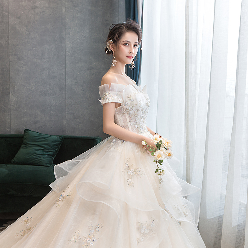 Wedding 2020 mới kéo đuôi khí cô dâu tay Sen dòng siêu cổ tích giấc mơ bìa 2019 một từ vai người phụ nữ Pháp