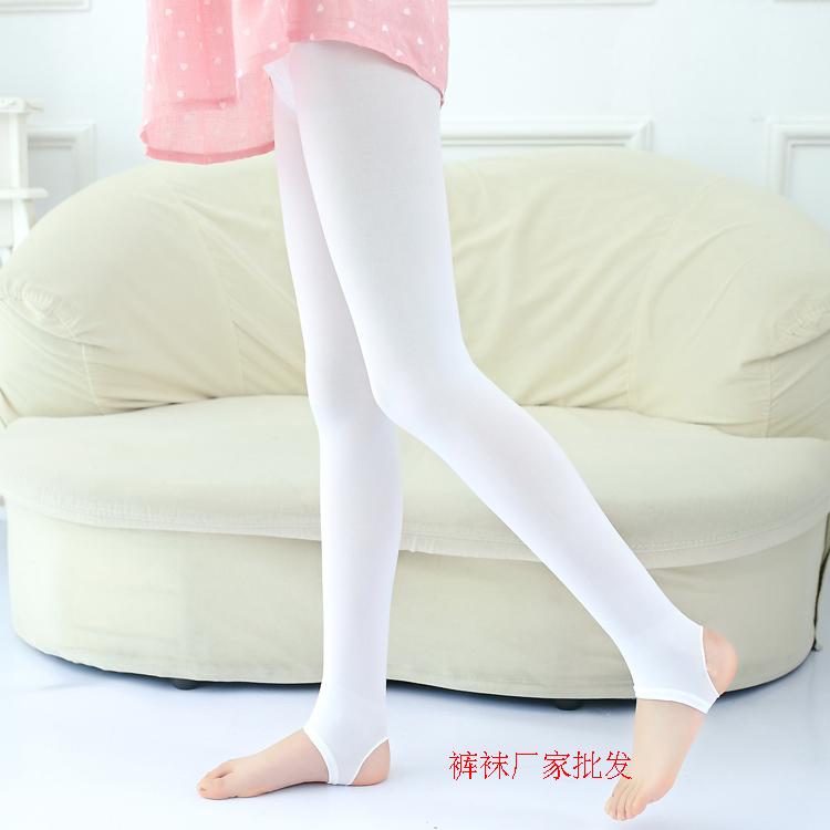 Cô gái bước trên xà cạp trẻ em pantyhose vớ trắng mùa xuân và mùa hè phần mỏng cô bé thậm chí vớ chân