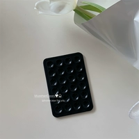 Черная всасывающая чашка