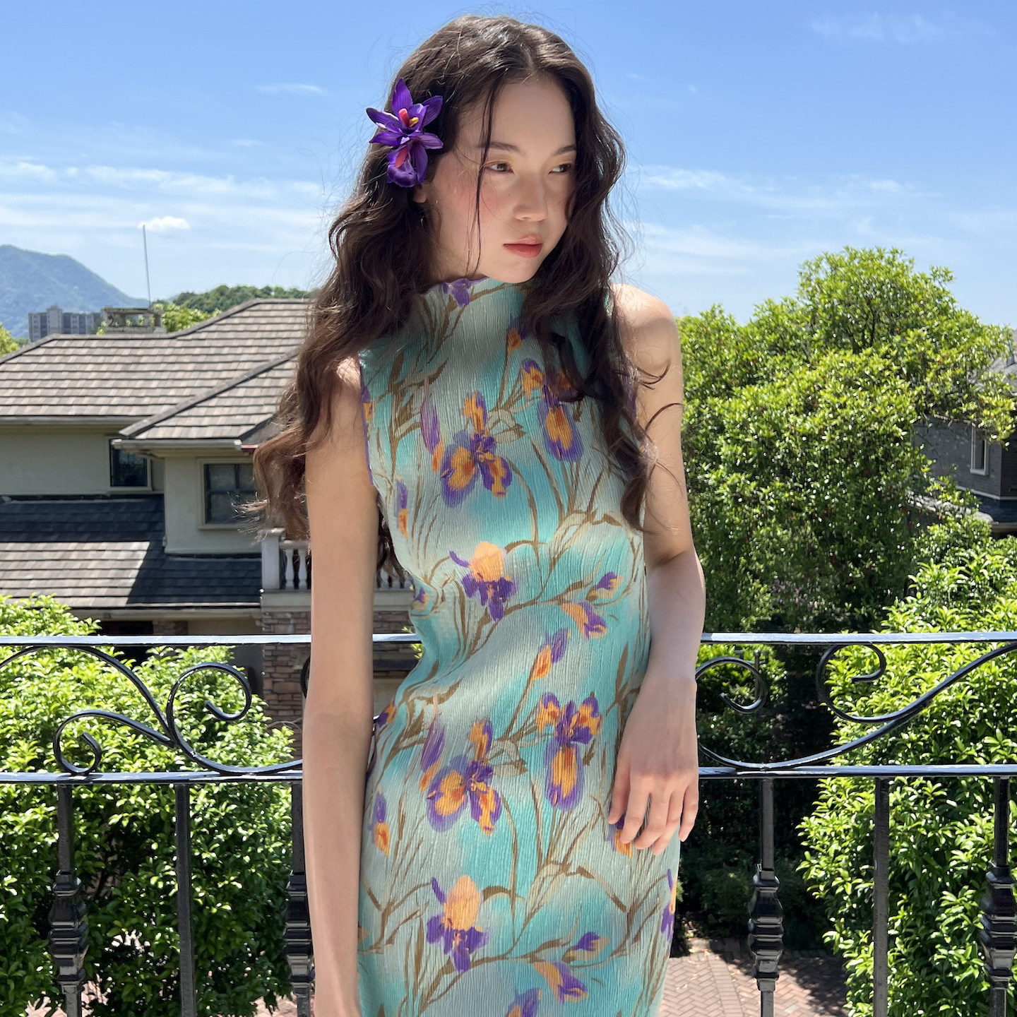 ชุดเดรสยาววินเทจ แขนกุด ทรงสลิมฟิต จับจีบ ดูเท่ห์ โทนสีเขียวมิ้นต์ ลายดอกไอริส แบรนด์ 9Rotic