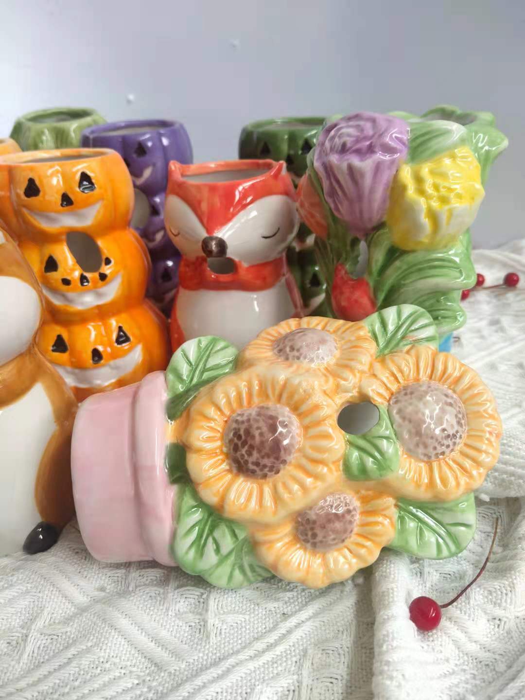 Ceramic Micro-Flawless Hamster Golden Silk Bear Pet Water Bottle Vase Donuts Sweet Circles Horseshoe Lotus Christmas Tree Pumpkin Cartoon Fox