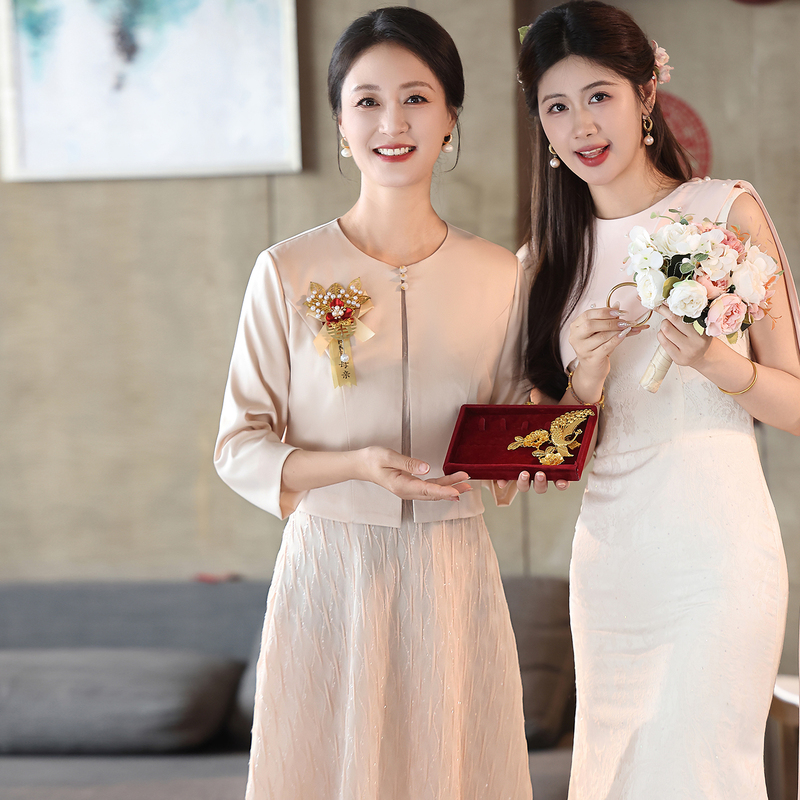 Mother-In-Law's Wedding Banquet Outfit for September and October, Can Be Worn Casually, 2026 New Style, Elegant Young Mother's Dress Two-Piece Set Mother-In-Law's Wedding Banquet Outfit for September and October, Can Be Worn Casually, 2026 New Style, Elegant Young Mother's Dress Two-Piece Set