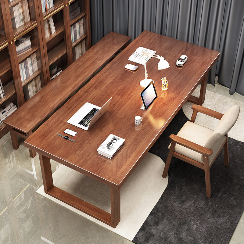 Стол рабочий серый с изогнутым стулом и скамьей