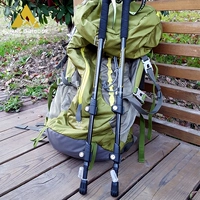 Ngoài trời carbon siêu nhẹ khóa trekking cực telescopic mía bốn phần kính thiên văn đi bộ gậy đi bộ - Gậy / gậy gậy leo núi carbon