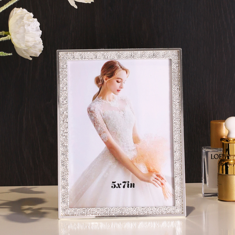 Light Luxury and Simple Metal Photo Frame, Can Be Hung on the Wall, 6-Inch 7/ 8inch Photo Frame, High-End Feel, Bedroom Display Stand, Wedding Photos, Can Be Hung on the Wall