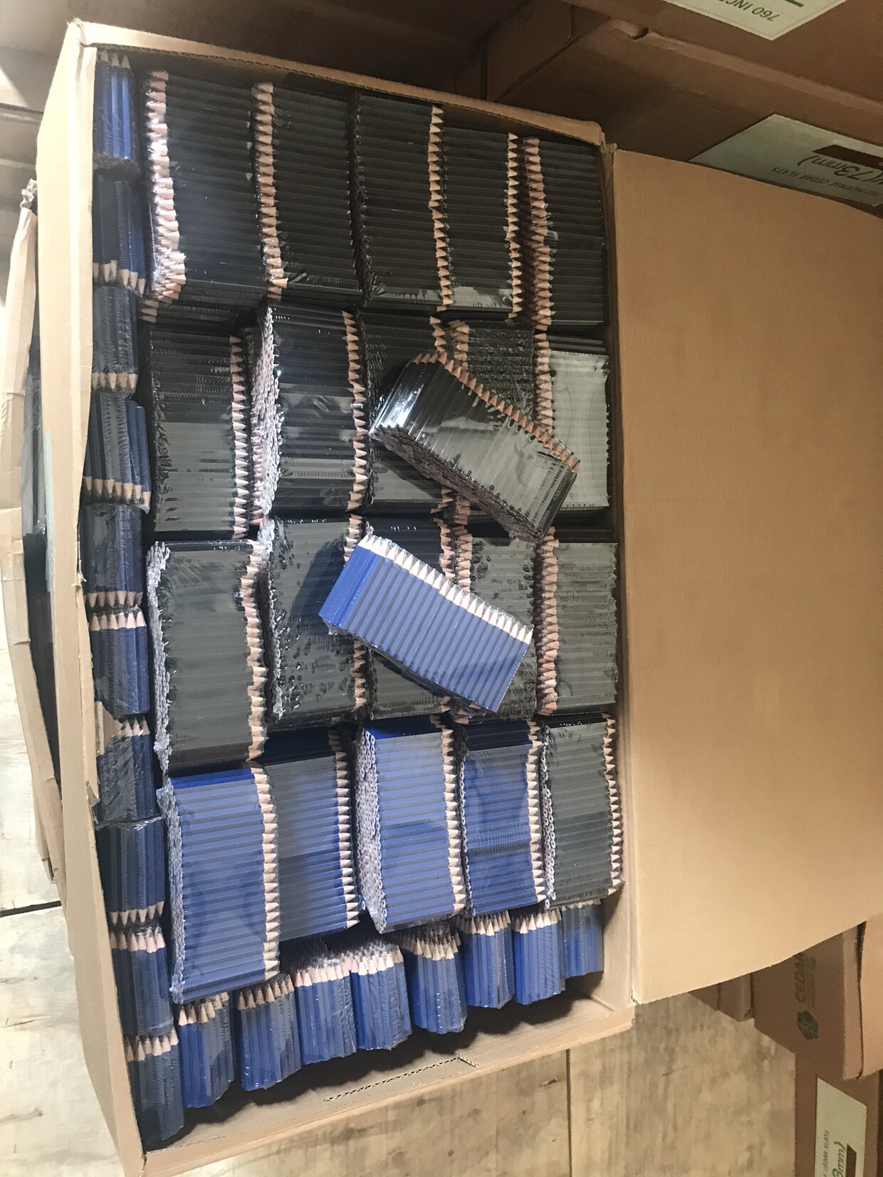 Mini children's children with hexagonal rod safety short pencil 144 small imperfections