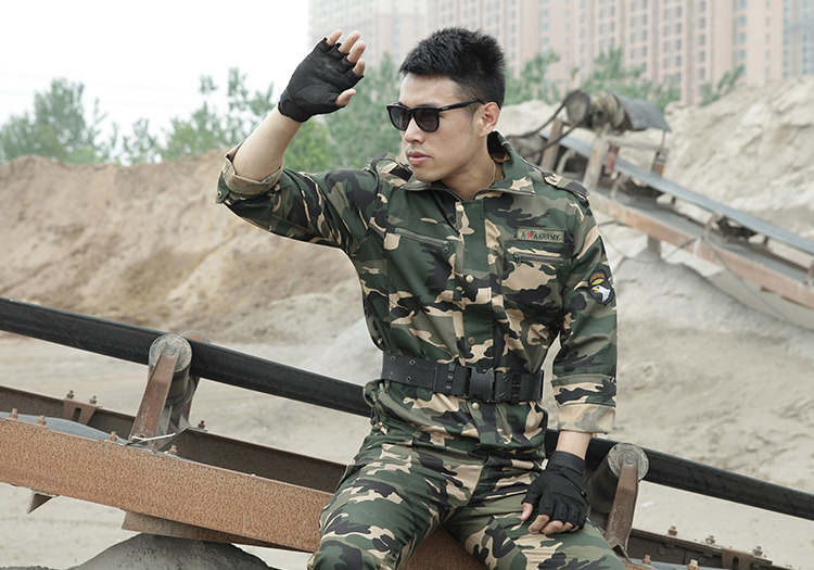 Tôi là một lực lượng đặc biệt ngụy trang đồng phục đào tạo phù hợp với người hâm mộ quân đội ngoài trời trang phục mùa thu và mùa đông dày đồng phục chiến thuật quần áo nam - Những người đam mê quân sự hàng may mặc / sản phẩm quạt quân đội mũ sĩ quan quân đội