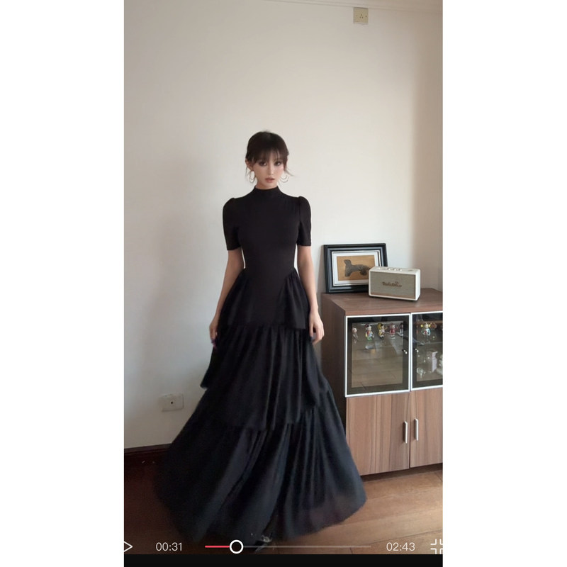 Iammia French-Style High-End Half-High Collar Waist-Cinching Dress for Women Winter 2025 Multi-Layered Skirt Long Dress