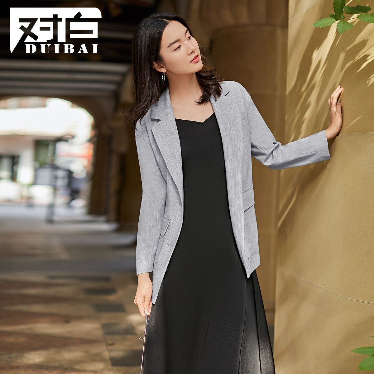 Trên phiên bản Hàn Quốc màu trắng đen phù hợp với áo khoác phụ nữ của thường bảo hộ lao động áo khoác 2020 mùa xuân mới ròng eo nhỏ màu đỏ phù hợp với
