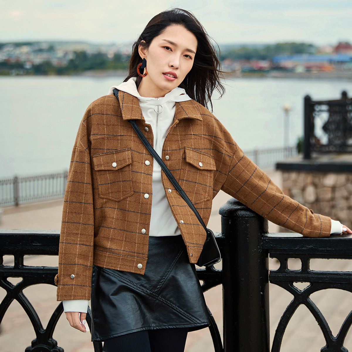 White plaid short woolen coat women 2019 new simple loose check winter coat shoulder sleeve jacket