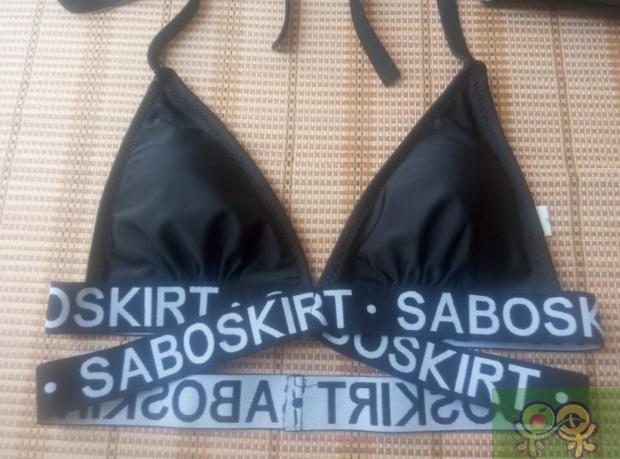 Nổ đoạn chữ in chéo dây đai chia áo tắm mặc bikini ngực nhỏ tập hợp mỏng áo tắm sexy phù hợp với