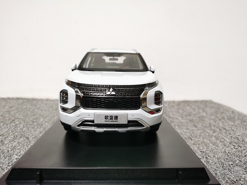 1:18 Mitsubishi Outlander 2023 SUV Diecast Car Model Toy