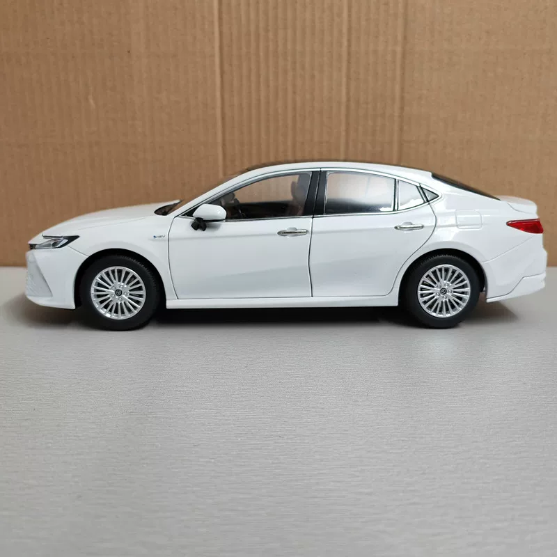 Toyota, модель автомобиля, масштаб 1:18