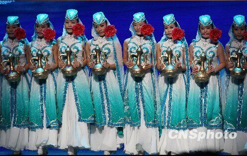 Song and dance Hui dance golden soup bottle dance costumes custom-made ethnic dance stage costumes