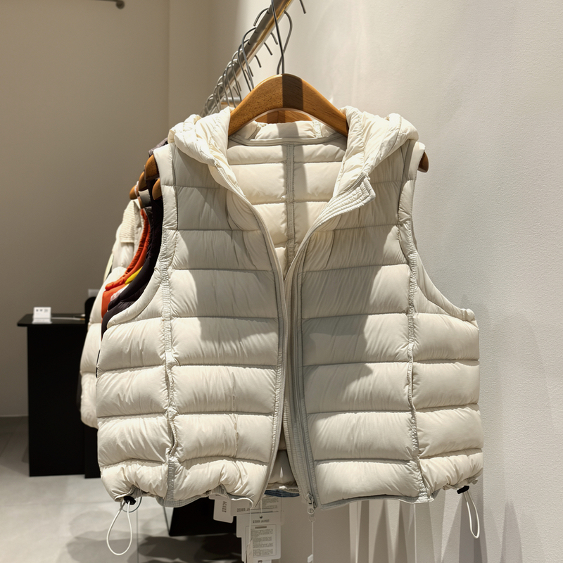 90% White Duck down Hooded Ribbed down Vest for Women, Short, Lightweight, Outerwear Vest, Korean Style, 2026 New Trendy Model