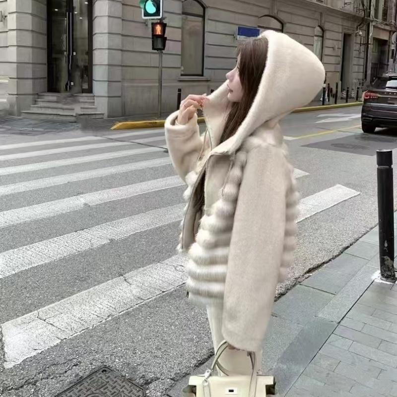 Autumn and Winter Eco-Friendly Chinchilla Coat for Women, Short Hooded Patchwork Mink Fur Top with Mink Fur Sleeves, Loose Fit Women's Clothing New