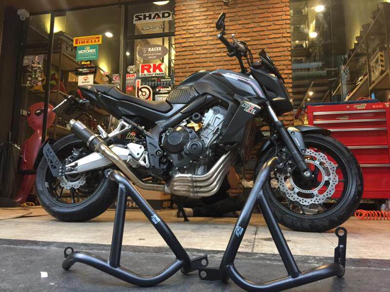 Suitable for Honda's new CB650F 17-20 years locomotive bumper engine guard bar anti-fall bar accessories