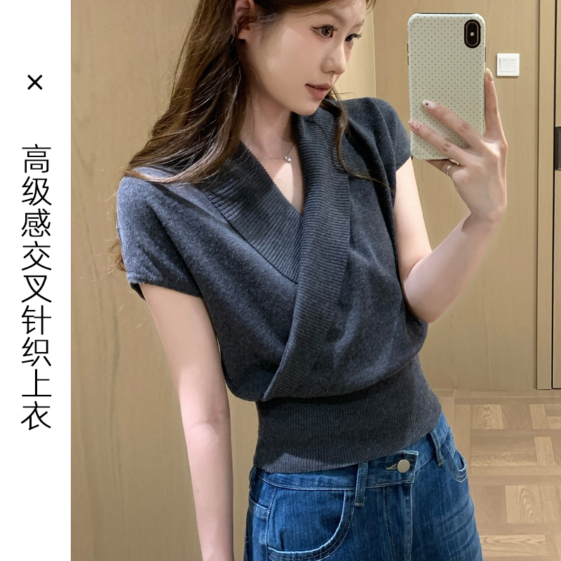 Korean-Style Cross V-Neck Waist-Cinching Sleeveless Knit Top for Women, Summer Casual Versatile Elegant Loose Slimming Short Top