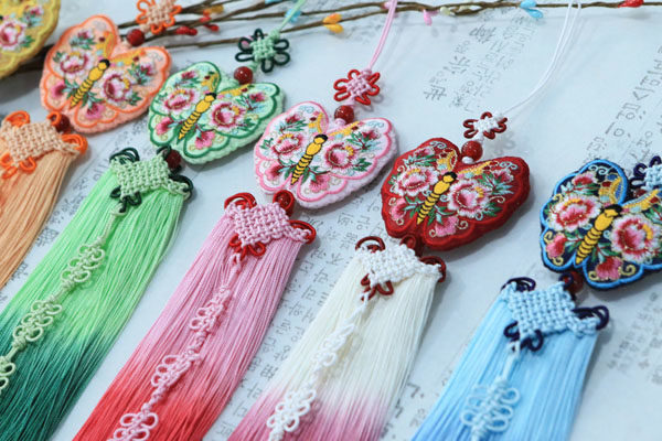 Korea imported hand embroidery high-grade bridal Hanbok pendant big butterfly new pendant YE-P7907