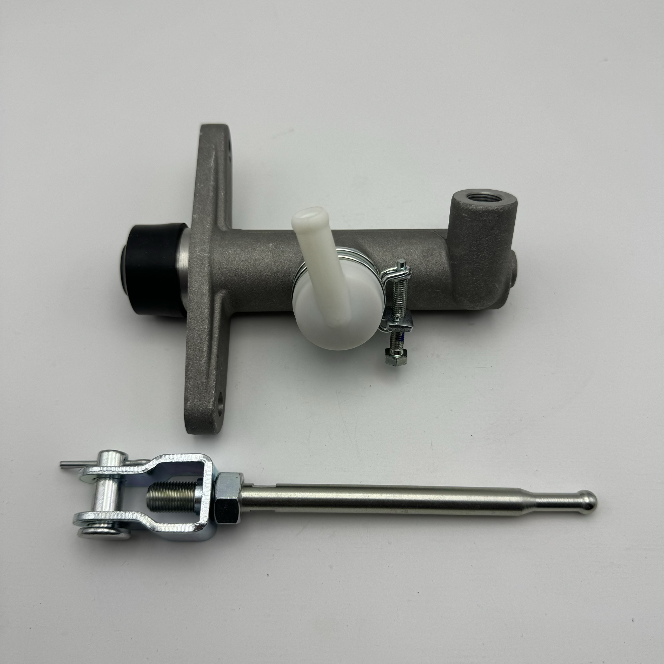 德龙轻卡K3000离合总泵总成：瑞立原厂EZ9A069231010，驾驶无忧新选择！