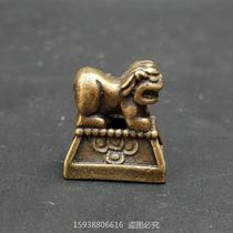 Antique bronze collection solid brass carved mythical beasts three-dimensional micro-carvings small copper pieces copper seal ornaments