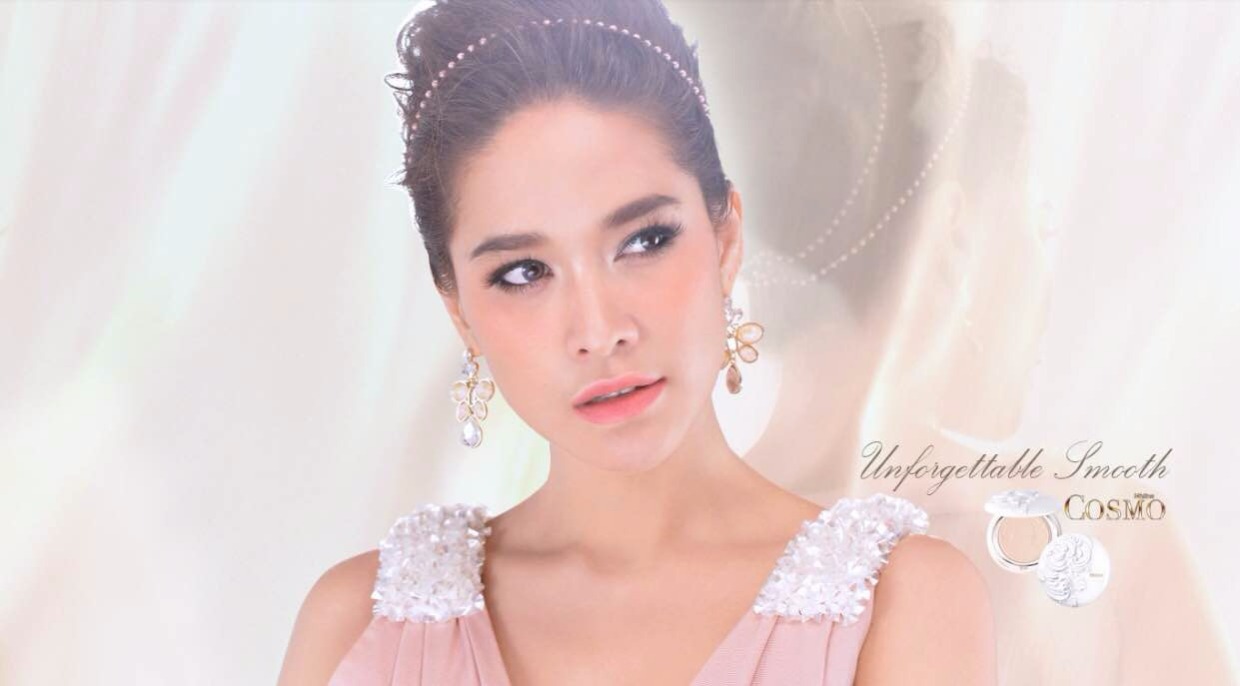 Mistine COSMO Sứ cơ bắp Thái Lan Mua Sứ trắng che khuyết điểm Trang điểm kéo dài Sửa chữa dầu kiểm soát bột khô - Bột nén phấn phủ peach