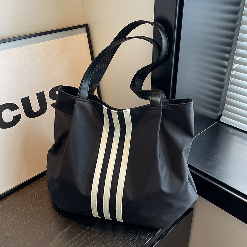 Japanese Internet Celebrity Lazy Style Large-Capacity Canvas Bag for Women, New Fashion Tote Bag for Students Attending Classes and Commuting