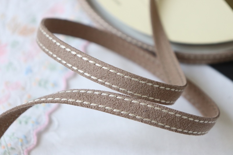 Japanese-Made Khaki-Colored Faux Suede Knit Trim, Approximately 1cm Wide, Non-Elastic