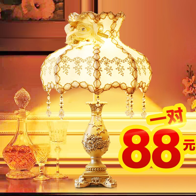 Table lamp Bedroom bed lamp Creative romantic European simple modern wedding room Red wedding lamp Long light pair