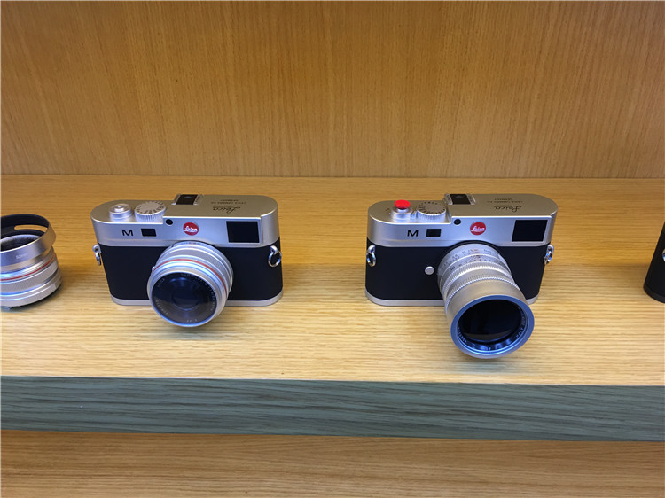 Special offer Leica defective model micro-single-sLR camera toy model holding photo studio props decoration to send shoulder strap