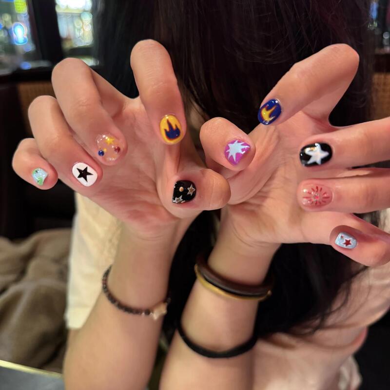 Cute Korean-Style Press-On Nails ins Five-Pointed Star Dopamine Graffiti Short Press-On Nails for Students, Yellow and Black, Skin-Brightening