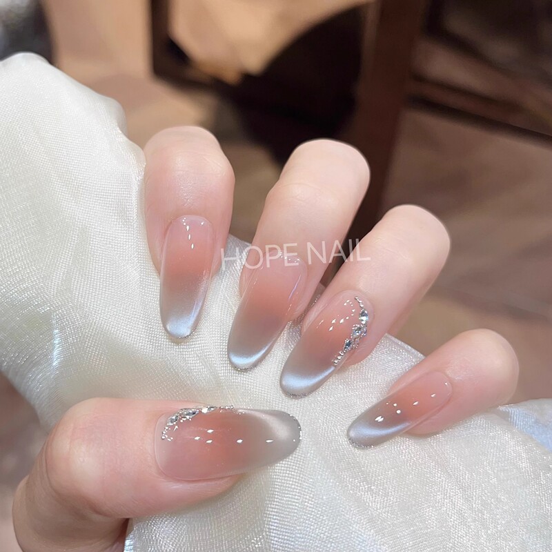 2025 New Autumn and Winter High-End Children's Medium-Length Nail Art with Ice-Transparent Nude Color and Cool Cat-Eye Effect, Wearable Nails for Students