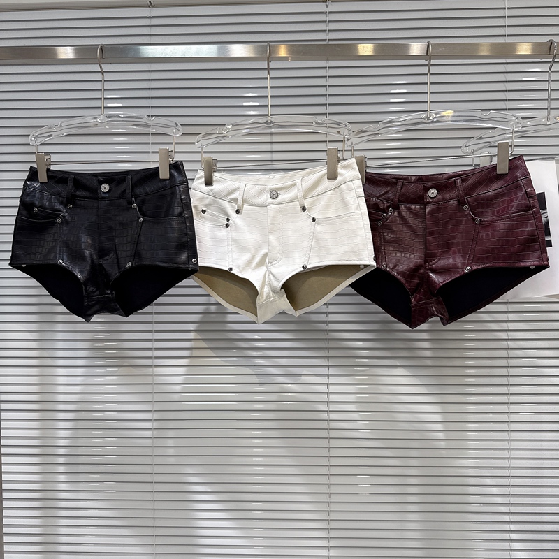 [in Stock] 2026 Autumn New Trendy Crocodile Pattern Pu Leather Three-Quarter Shorts Leather Pants Ultra-Short Pants Bootcut Pants