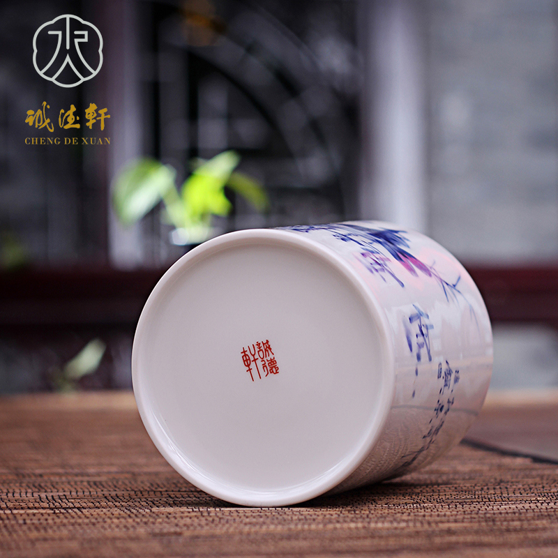 Cheng DE xuan jingdezhen ceramics high - grade hand - made porcelain tea set gift accessories rose pen container on the way