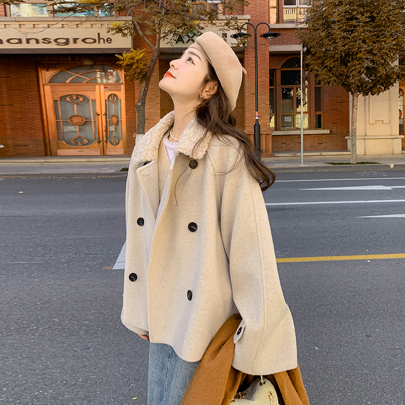 Celison Kloe Lamb Wool Collar Short Woolen Coat for Women Winter 2025 New Hot Style Thickened Woolen Coat Celison Kloe Lamb Wool Collar Short Woolen Coat for Women Winter 2025 New Hot Style Thickened Woolen Coat