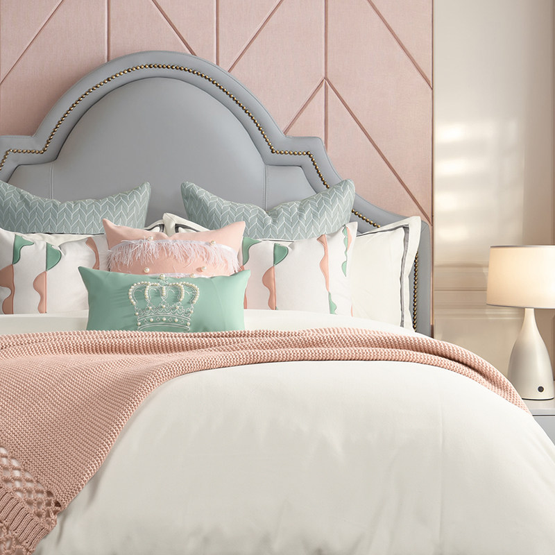 Pink Princess Little Girl Sample Room Bed Bedding Upscale Modern Decent Board Bed Pint Light Extravagant Pillow Hitch