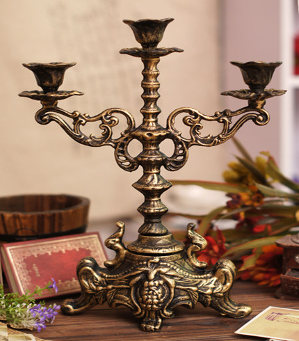 European noble candlestick Cast iron craft gift decoration Carved iron candlestick candlestick Retro candlestick Home wedding decoration
