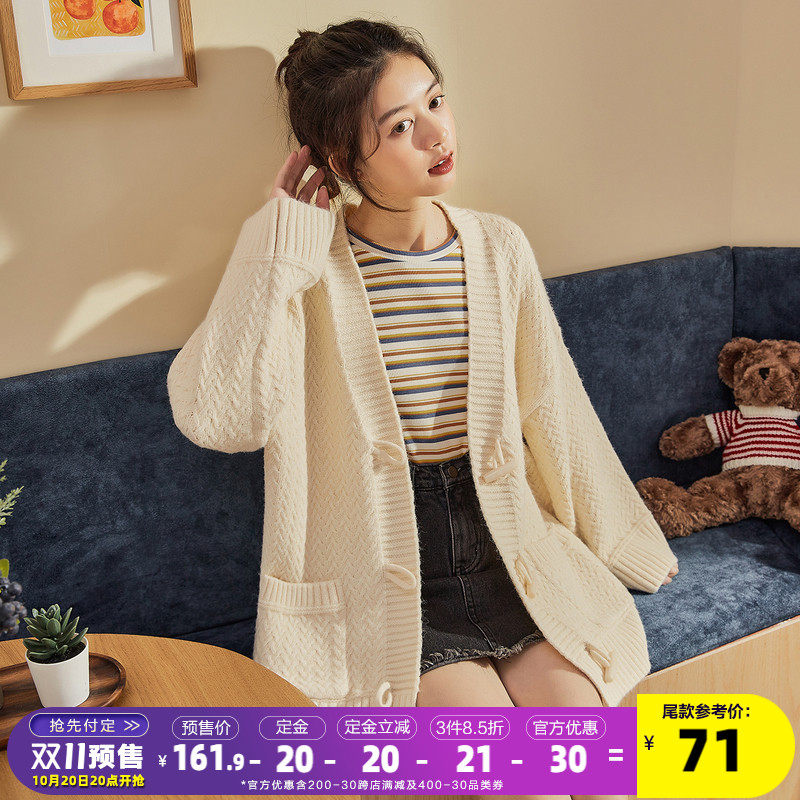 Tang Shi autumn and winter New sweater female Japanese loose lazy retro horn buckle Joker wearing knitted cardigan jacket