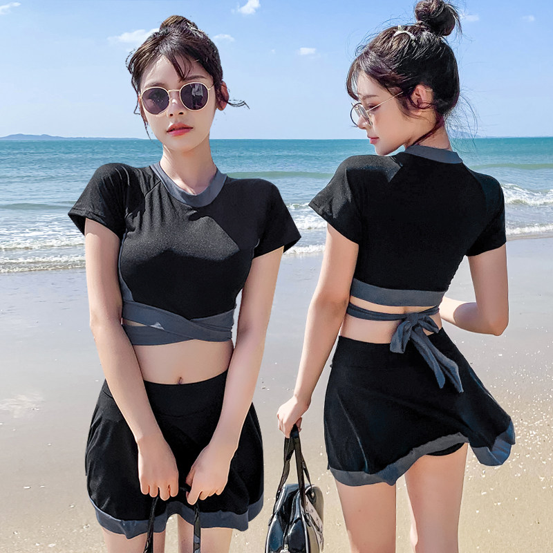 Swimsuit Female Students Korean version Sports Wind Two style Two sets of teenage girls Holiday small breasts to woo the skinny conservative swimsuit