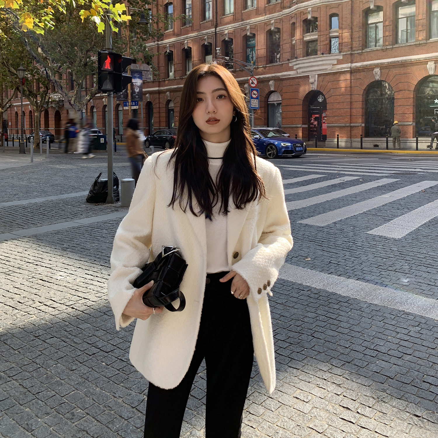 The Japanese Department 2022 The new rice white fur coats women's thickened sweet and small crowdsourced short-in-suit