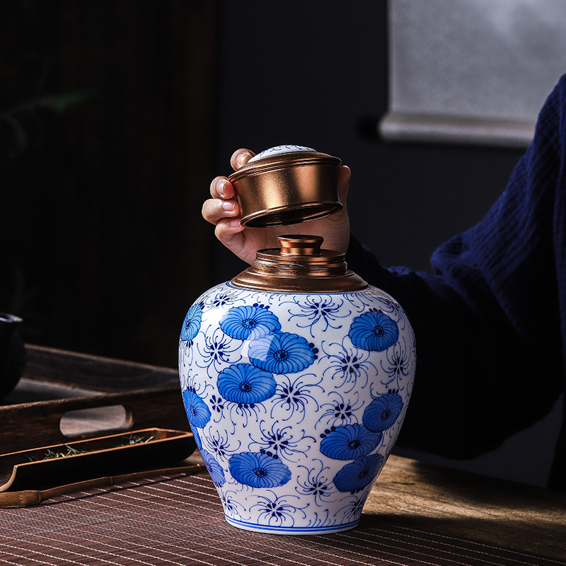 The Poly real scene of jingdezhen blue and white porcelain of high - grade ceramic seal tea jar Chinese large household moistureproof creative hand