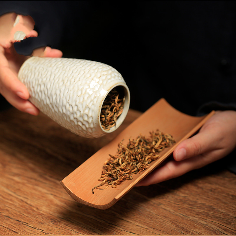 The Poly real boutique scene. Ceramic seal pot of tea caddy fixings warehouse storage POTS mini small household receive a jar