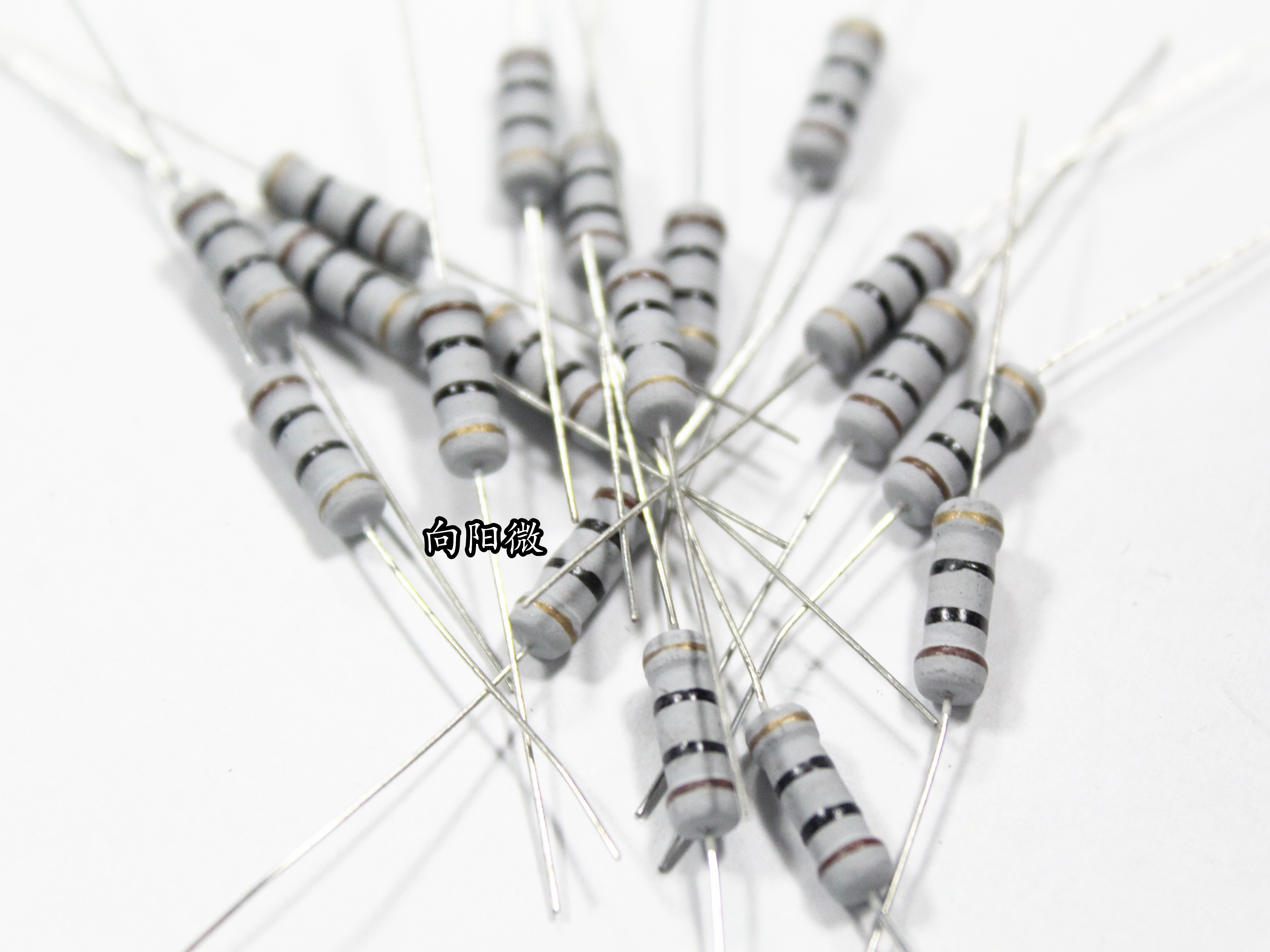 碳膜四色环电阻 1W  10R 精密度5% 棕黑黑金 20个