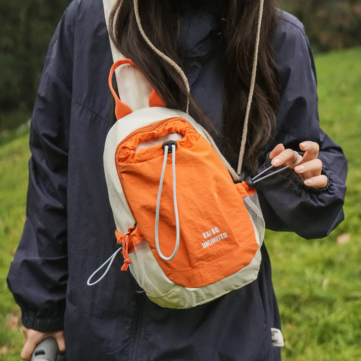 Outdoor lightweight mini water bottle chest bag