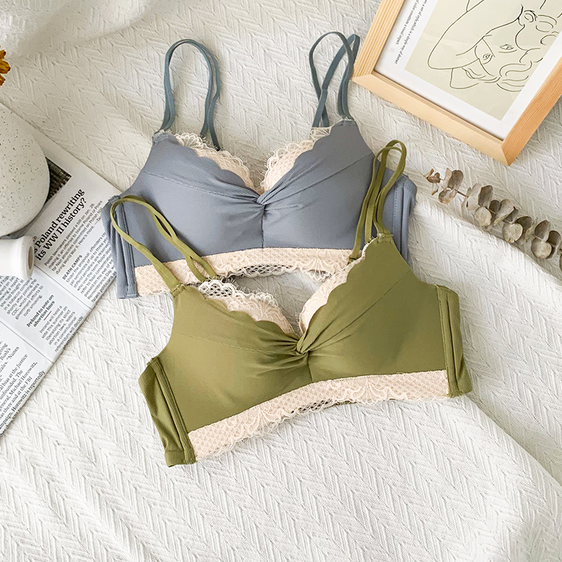 No Shoulder Strap Underwear Teenage Girl Thin summer Large breasts with small breasted plethora of merry-backed apologetes without steel ring bra hood suit