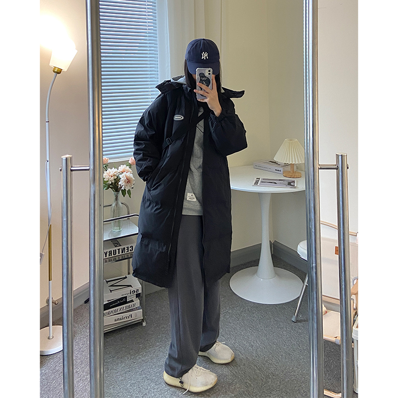 Classic Black Mid-Length down Jacket for Petite Women, Over-The-Knee, 2025 Korean Style, Loose Fit, Thickened White Duck down Winter Coat
